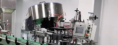 Sistem Pengemasan Otomatis Mesin Capping Sekrup Produk Aerosol 150 Botol / Min PLC