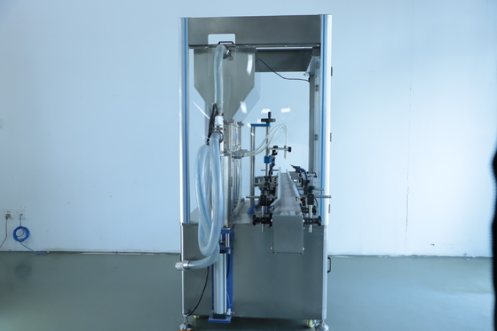 2.2KW 4 Kepala Mesin Penuh Cairan Kosmetik 1400*1000*1700mm 30-50 Botol / Min