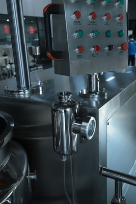 Mesin emulsifikasi homogenizer vakum dimensi yang disesuaikan Tingkat Keamanan Tinggi